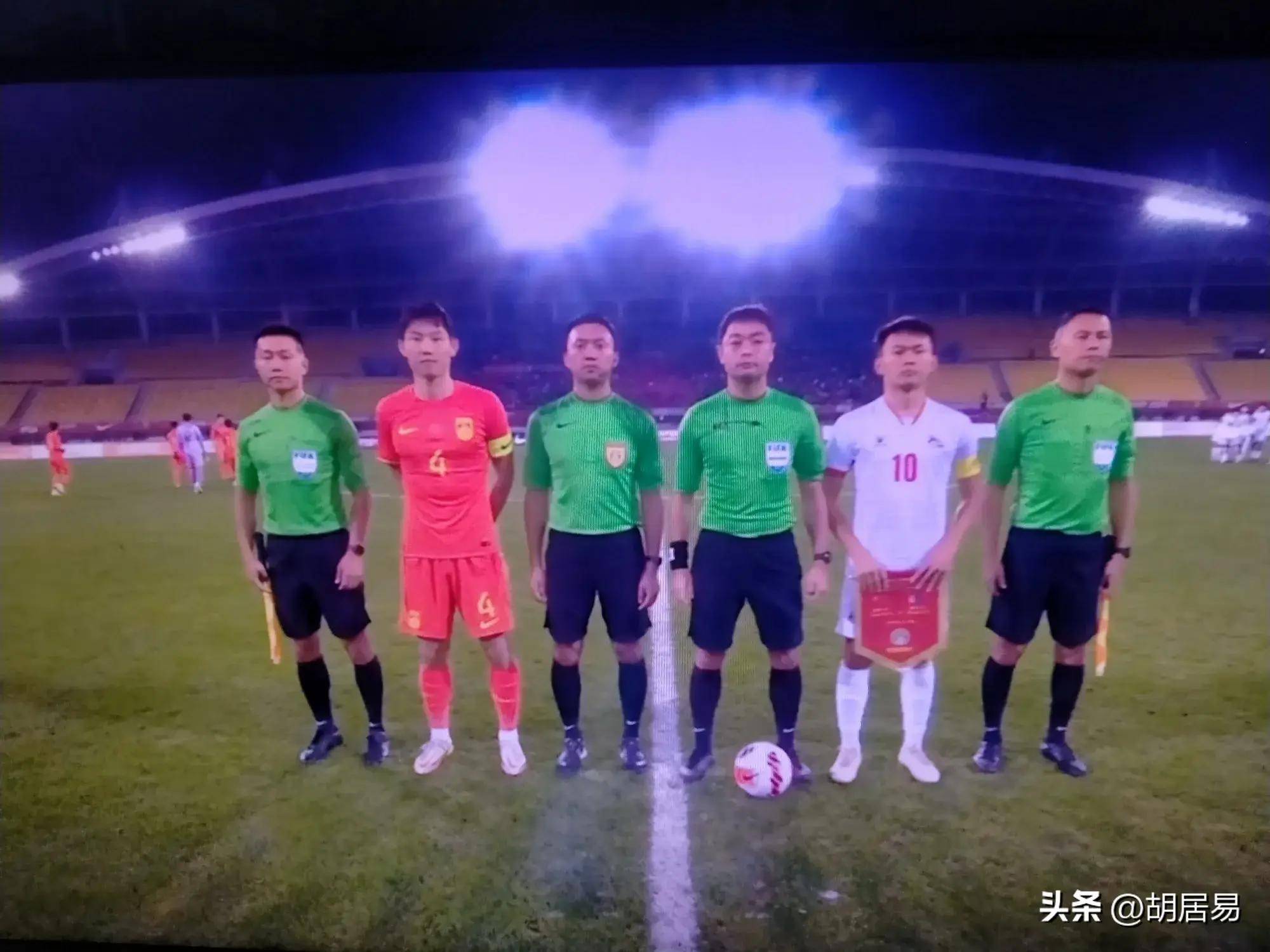 关于国内足球联赛精彩值得期待，球队表现亮眼的信息