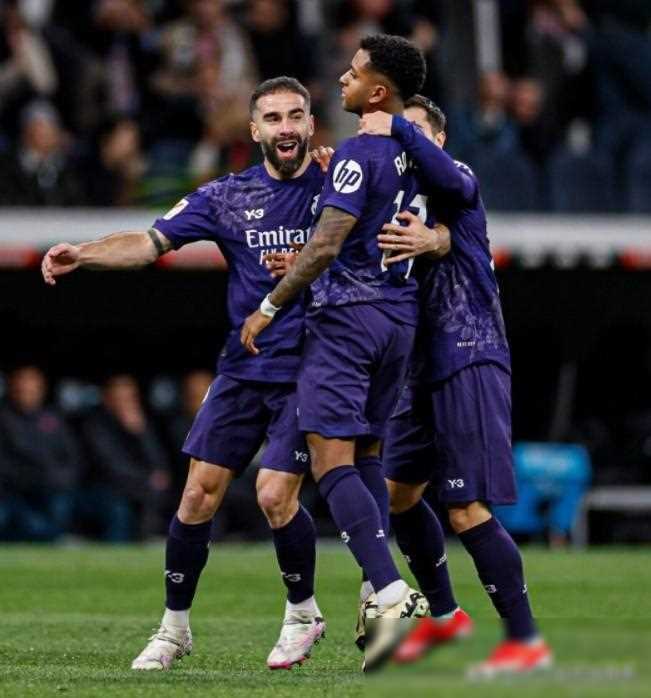 皇马球星梅开二度，助力球队获胜