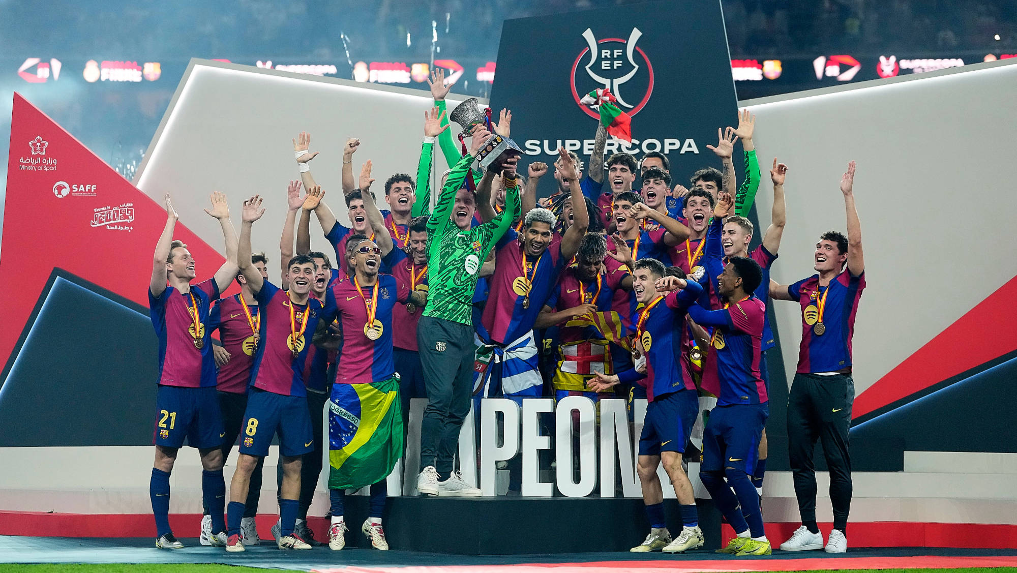 爱游戏亚洲官网-西班牙队表现抢眼，成功晋级八强赛