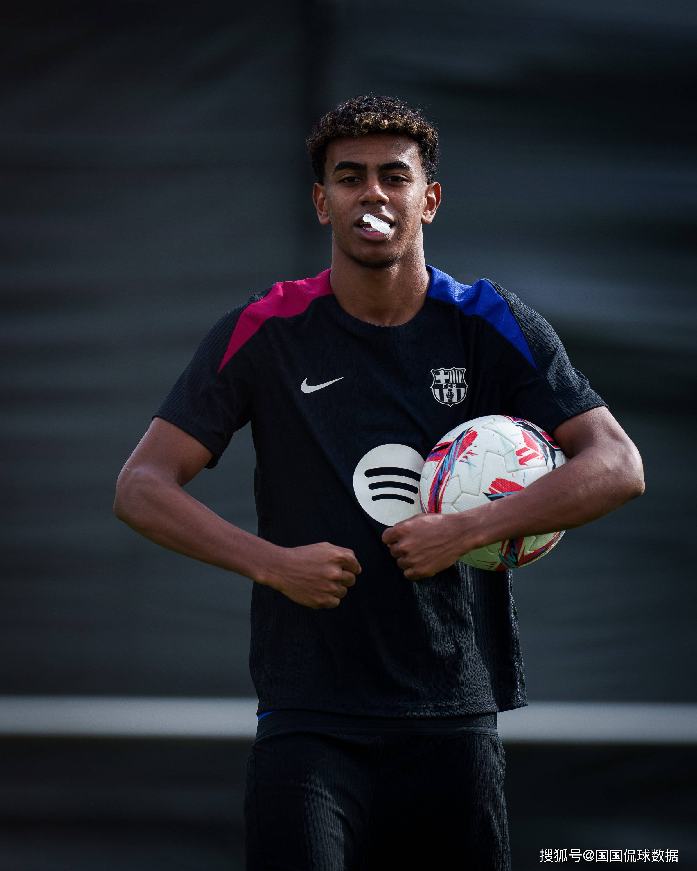 爱游戏网页版登录入口-新人崛起！年轻球员亮相西甲联赛瞬间成为焦点的简单介绍