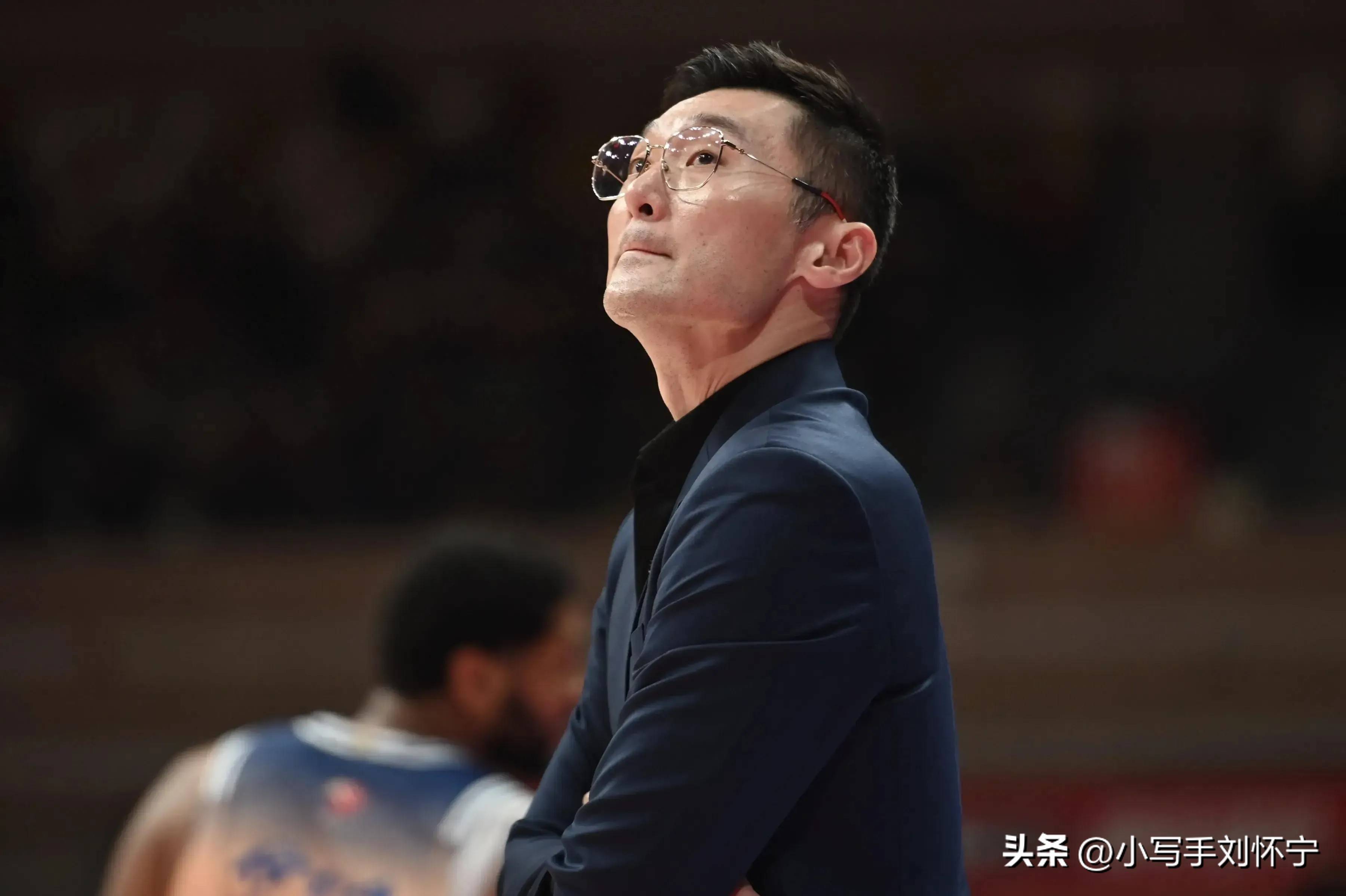 教练调兵遣将,战术变化引发球迷议论的简单介绍 教练调兵遣将,战术变化引发球迷议论的简单介绍