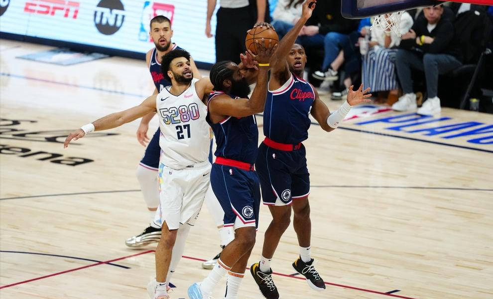 爱游戏官方入口-快船队球员集体观看集锦，准备学习对手战术的简单介绍